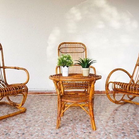 Villa Aurelia -Seafront Apartment With Patio Flumini di Quartu Kültér fotó