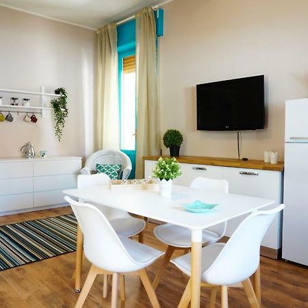 Villa Aurelia -Seafront Apartment With Patio Flumini di Quartu Kültér fotó