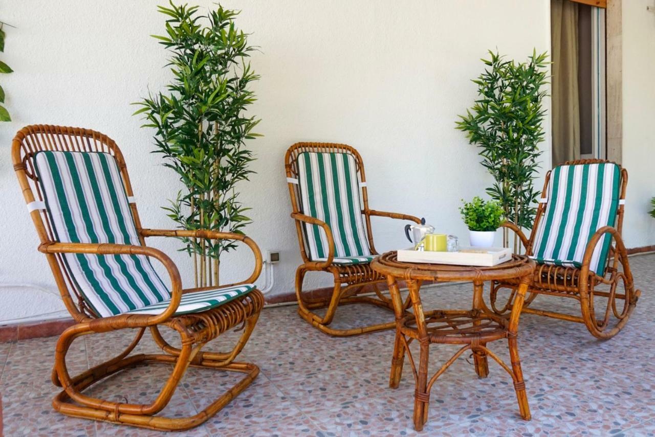 Villa Aurelia -Seafront Apartment With Patio Flumini di Quartu Kültér fotó
