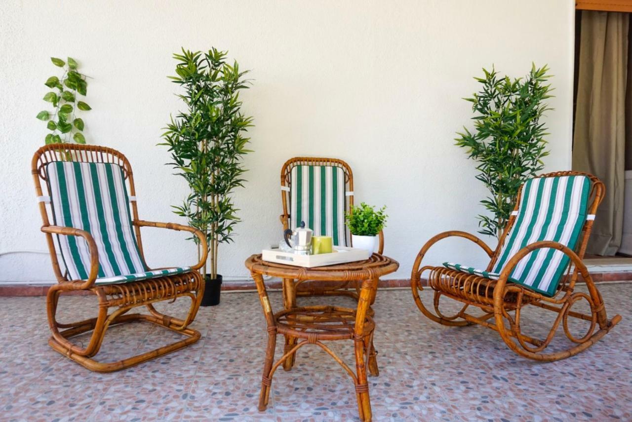 Villa Aurelia -Seafront Apartment With Patio Flumini di Quartu Kültér fotó