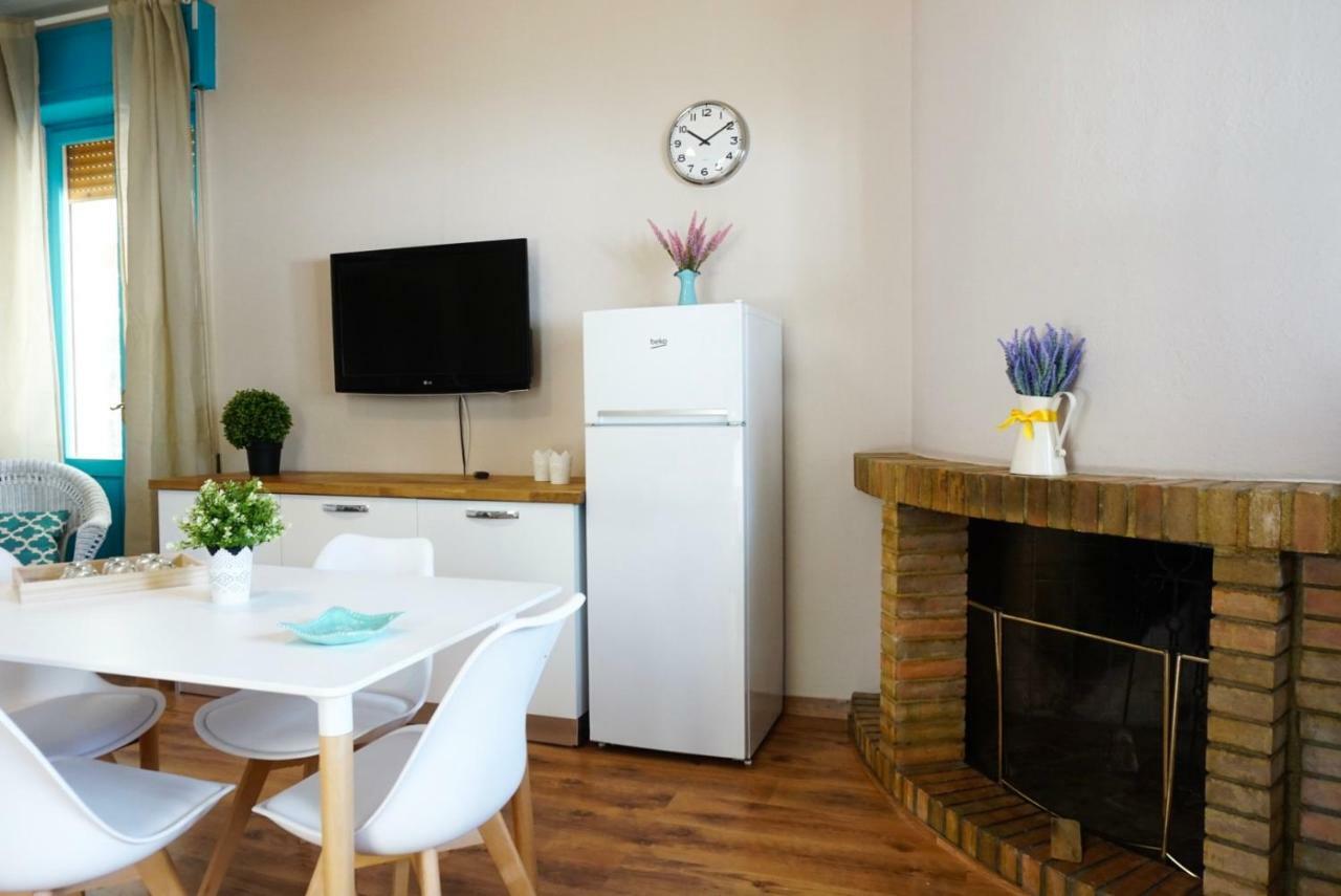 Villa Aurelia -Seafront Apartment With Patio Flumini di Quartu Kültér fotó