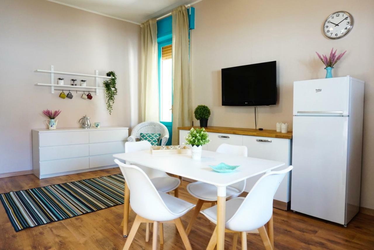 Villa Aurelia -Seafront Apartment With Patio Flumini di Quartu Kültér fotó