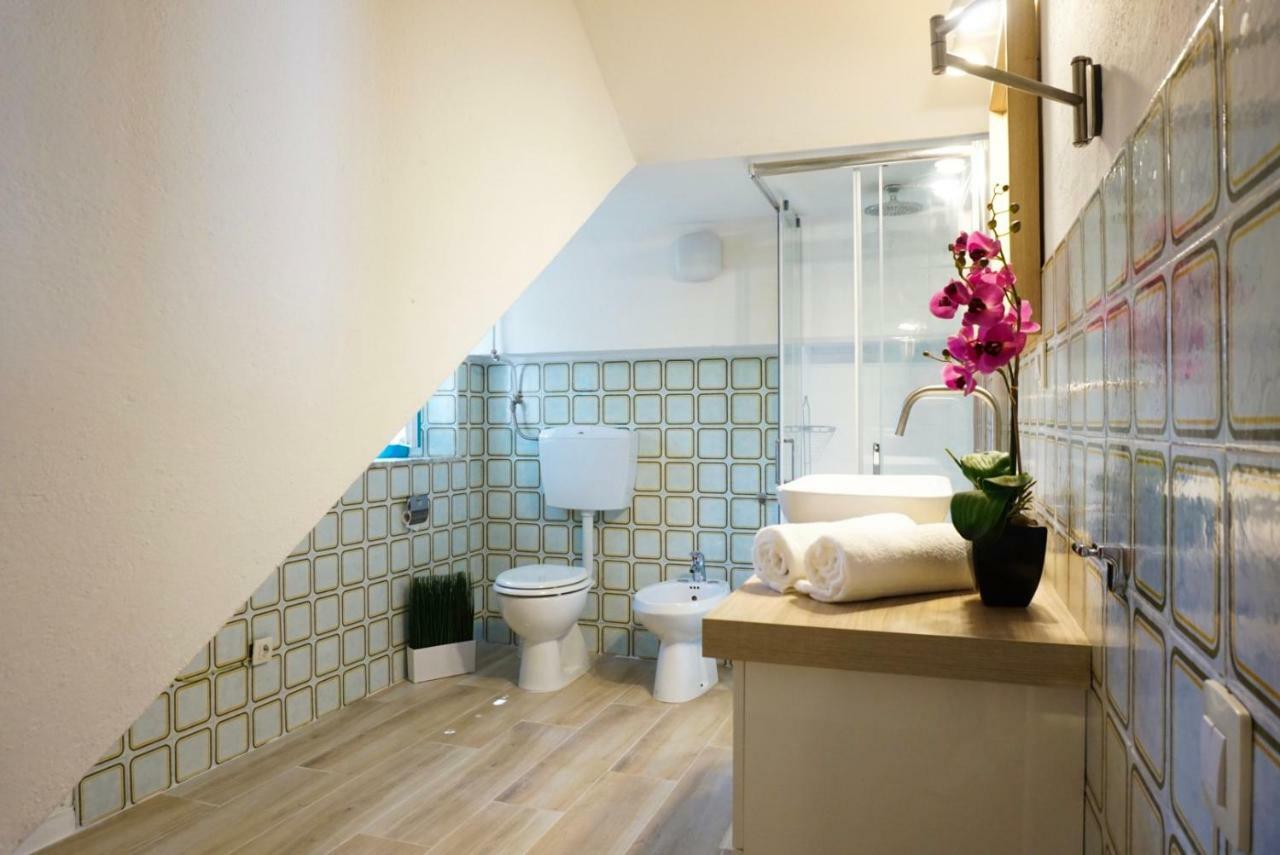 Villa Aurelia -Seafront Apartment With Patio Flumini di Quartu Kültér fotó